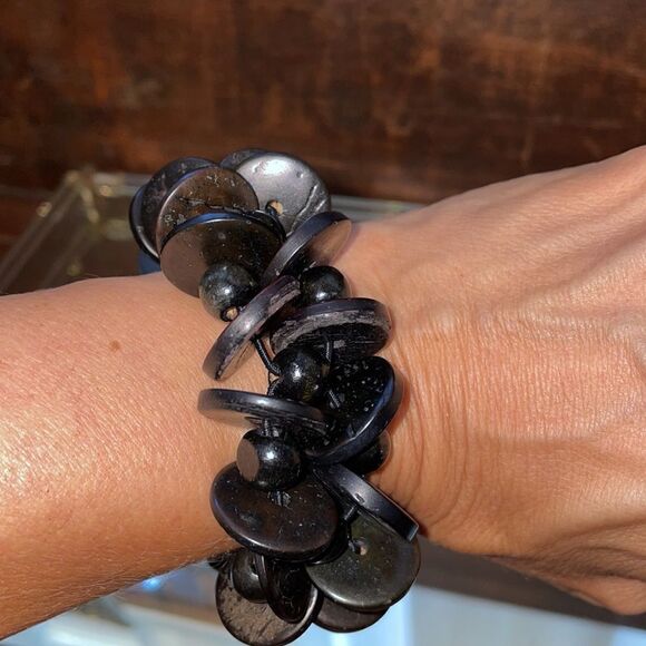Black wood bead stretch bracelet - Picture 4 of 5